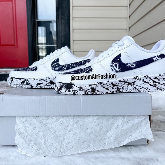 Handmade Custom shoes, made with bandanas, it can be made with any colour - Picture 5 of 6